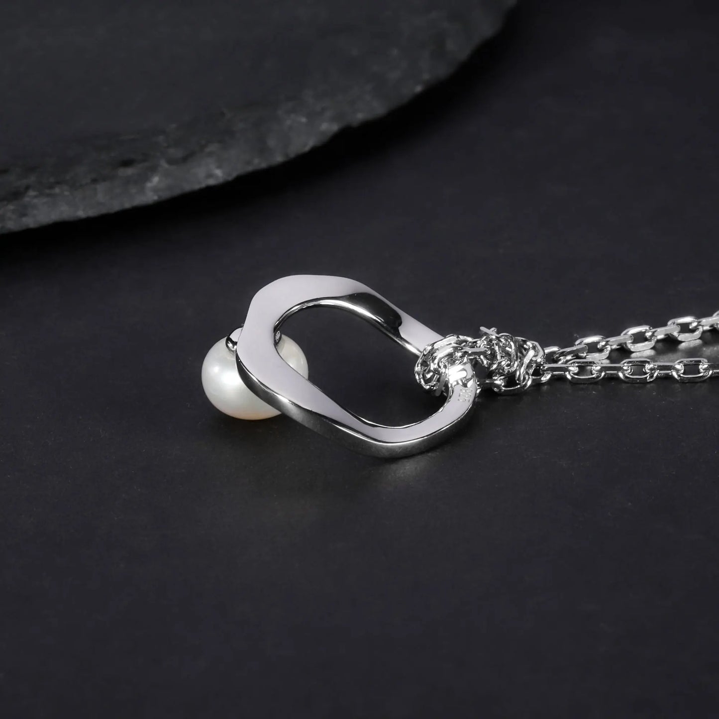Modern Circle Pearl Pendant | 8mm Freshwater Pearl | Luxury Gold Palace